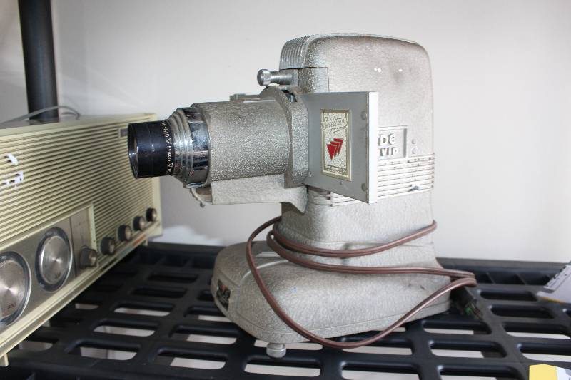 lot 370 image: Three Dimension 2x2 Slide Projector