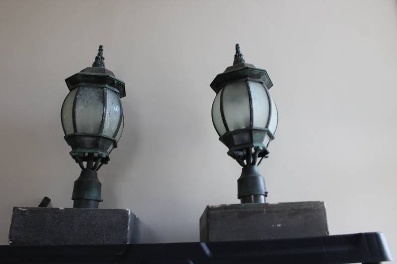 lot 365 image: Lot of (2) Lantern Lights
