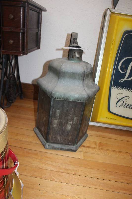 lot 398 image: Wall-mount Electric Lantern