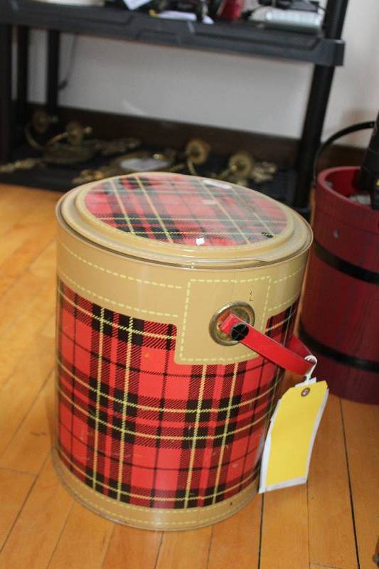 lot 393 image: Decorative Ice Cooler