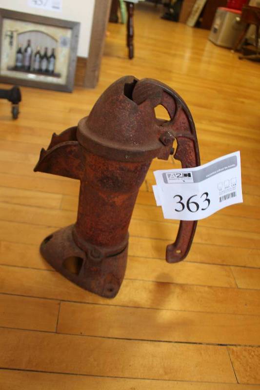 lot 363 image: Vintage Cast Iron Water Pump