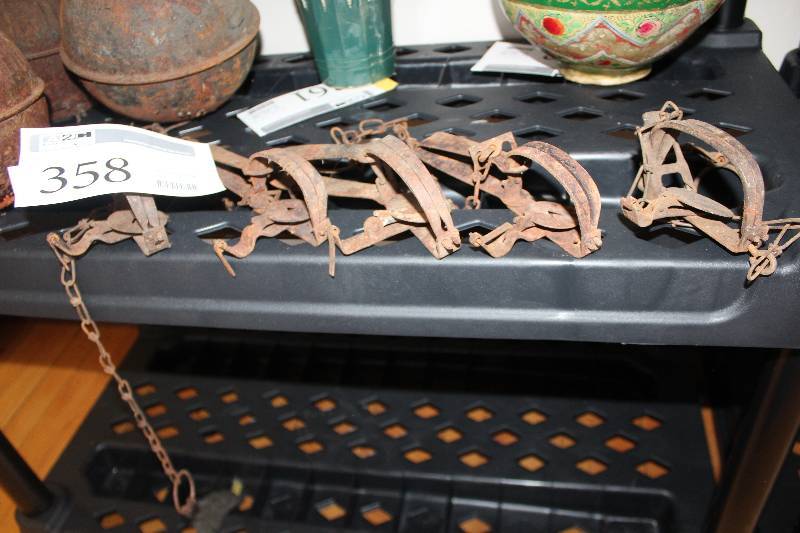lot 358 image: Lot of (5) Metal Hunting Traps