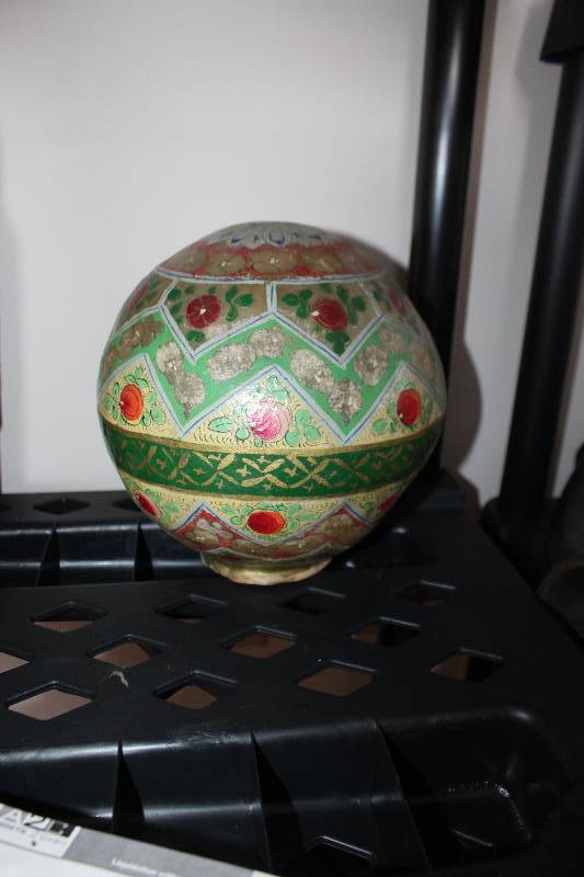 lot 362 image: Decorative Table Vase