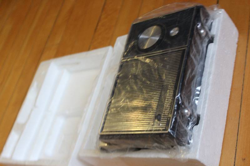lot 381 image: Aristo 12 Transistor ACDC Radio w Earphone,Batteries, Cord