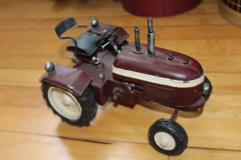 lot 386 image: Toy Tractor