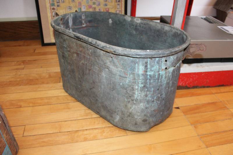 lot 446 image: Metal Water Tub