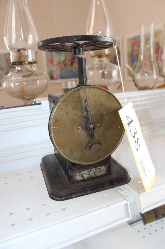 lot 438 image: American Cuttlery Scale