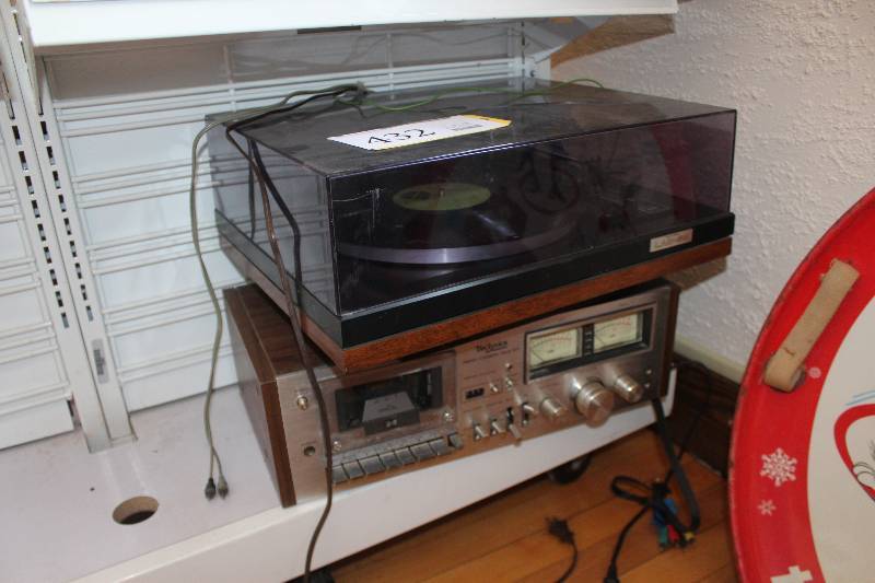 lot 432 image: Technics Stereo Cassette Deck 631 w Realistic Lab 58 Phonograph Player