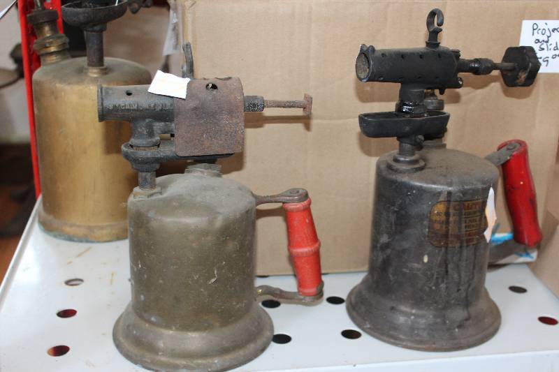 lot 452 image: Lot of (2) Vintage Spray Cans