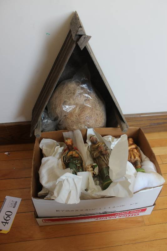lot 460 image: Nativity Set w Manger, Figurines