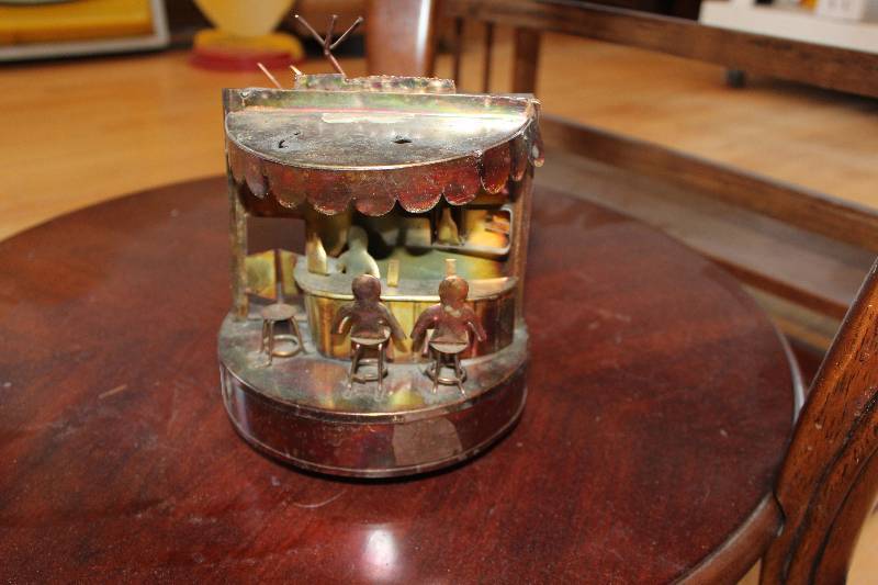 lot 463 image: Music Box Bar