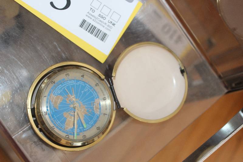 lot 405 image: Flip-out Battery Operated Clock