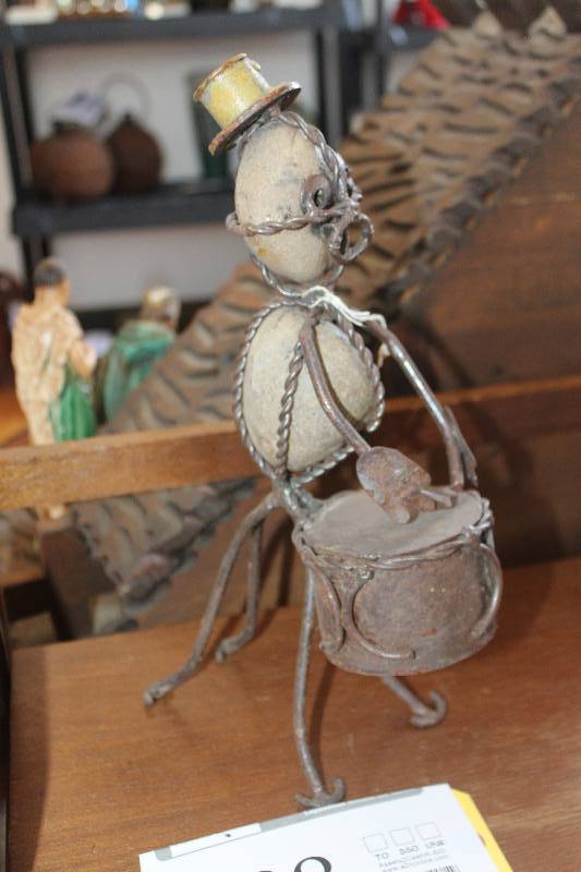 lot 408 image: Statue Drummer Table Decoration
