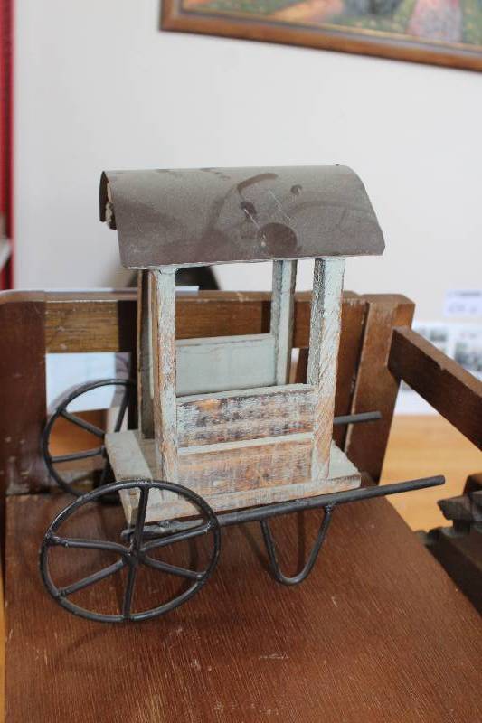 lot 412 image: Decorative Push Cart