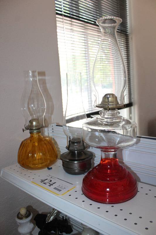 lot 424 image: Lot of (3) Lanterns
