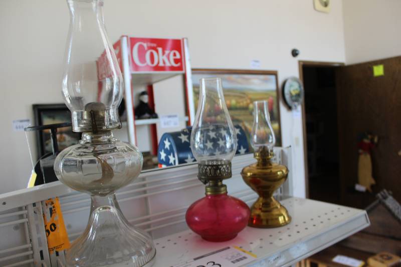 lot 423 image: Lot of (3) Lanterns