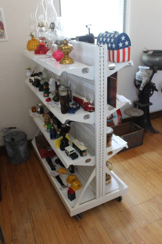 lot 430 image: Rolling Dual Side 4-Shelf Display Stand