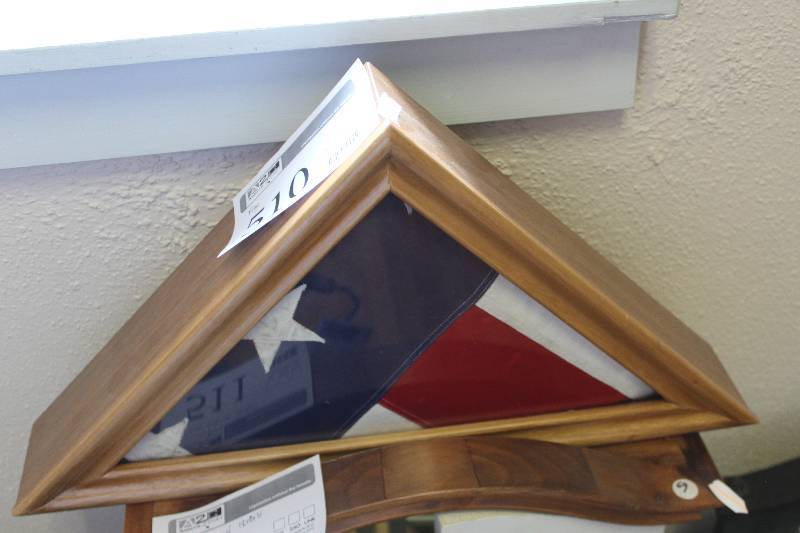lot 510 image: U.S. Flag In Triangle Wall Box