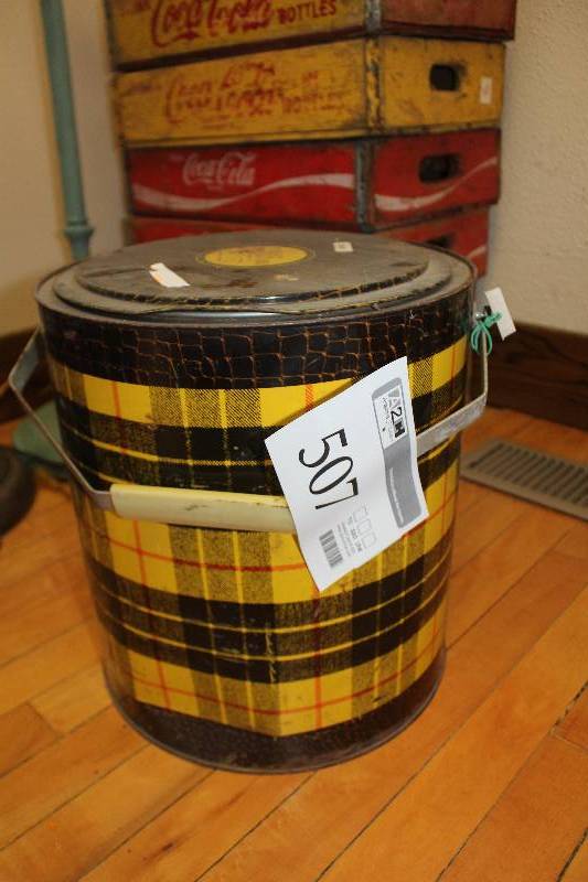 lot 507 image: Tartan Toter HotCold Fiberglas Insulated Bin