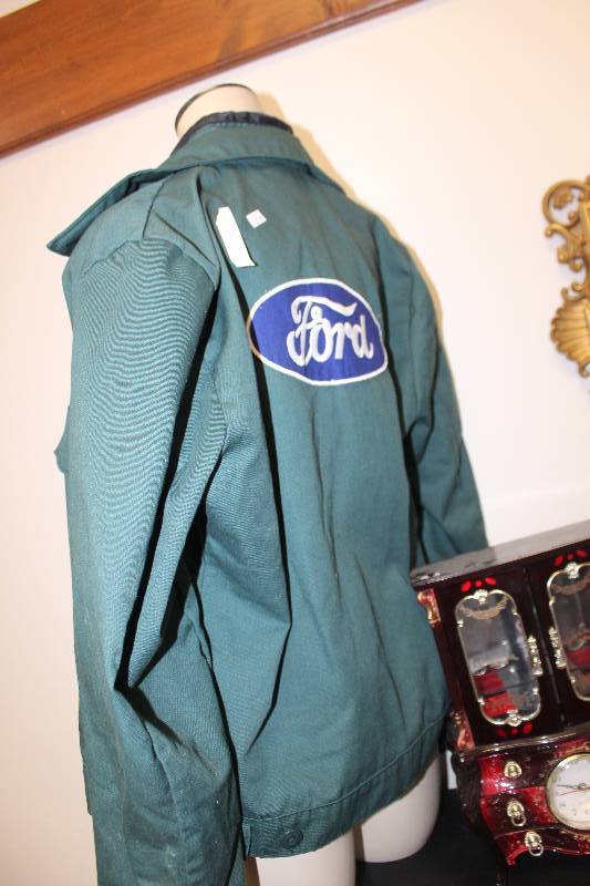 lot 479 image: Vintage Ford Durable Press 38-RG Zippered Jacket