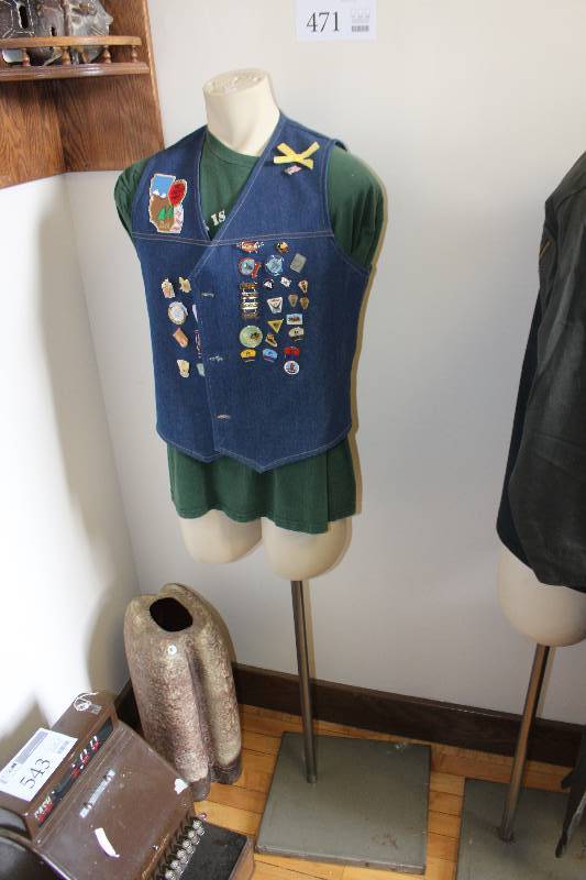 lot 471 image: Male Full Mannequin w Metal Stand