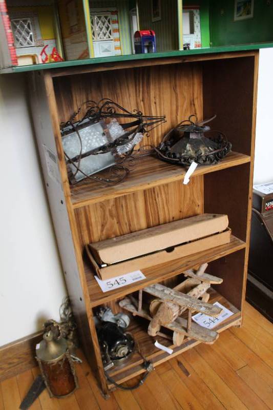 lot 548 image: 3-Shelf Bookcase