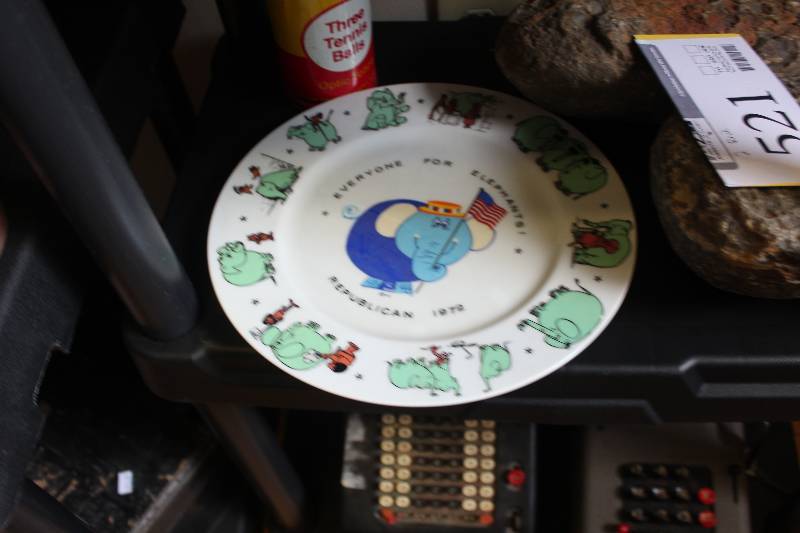 lot 522 image: 1972 Everyone For Elephants Republic Decorative Plate