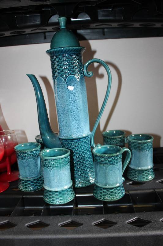 lot 534 image: Blue Ceramic Set w Pitcher, 6-Mugs