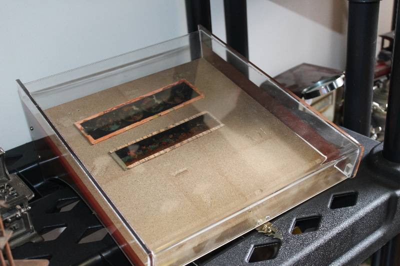 lot 532 image: Locking Acrylic Display Box