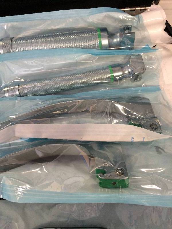 lot 86 image: Welch Allyn Curved MacIntosh Fiber Optic Laryngoscope Blades NEW IN PACKAGE Laryngoscopy Handles Throat Scopes