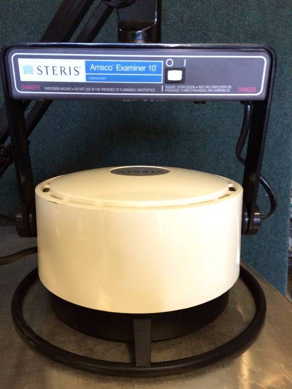 lot 97 image: WOW Retails Used $900 Medical Steris Amsco EXAMINER 10 Surgical Minor Surgery Exam Light Swing Arm Ceiling Mount - Super Condition