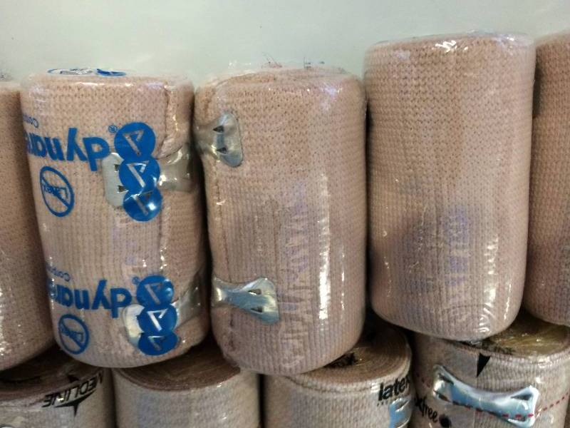 lot 22 image: Medline Latex Free Soft-Wrap Elastic Bandages