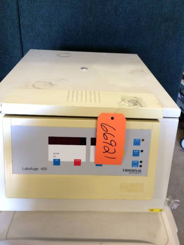 lot 25 image: Heraeus Kendro Labofuge 400 D-37520 Osterode Bench Top High Speed Centrifuge With Rotors & Buckets 3400Nm 129 VAC 60 Hz - Very Nice Working Condition