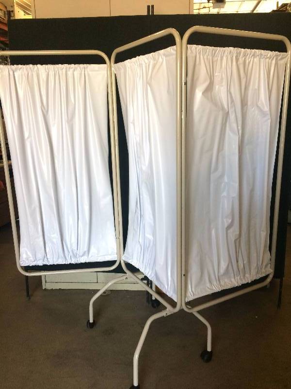 lot 104 image: Excellent Condition Hospital Medical Partition Privacy Screen Room Divider Folding 3 Panel Antimicrobial Vinyl - Rolls Quietly Room To Room