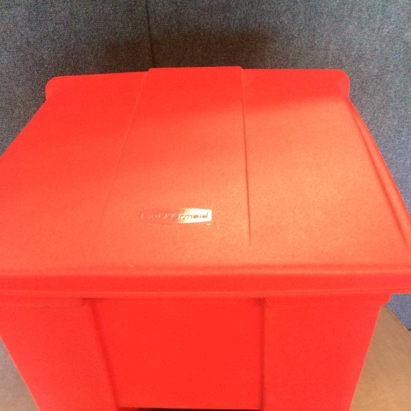 lot 108 image: Heavy Duty Rubbermaid Foot Flip Top Garbage OR Storage Tote - Excellent