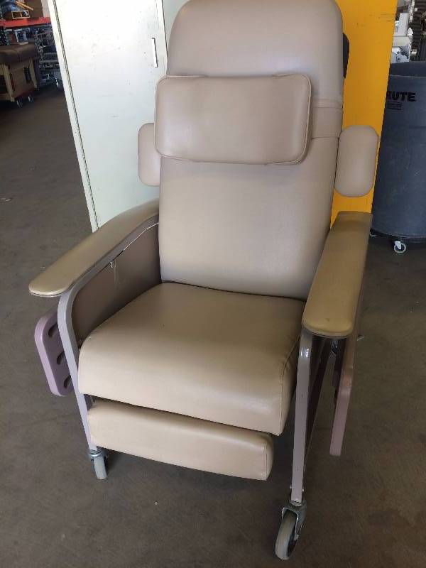 lot 17 image: Retails New $1100 Lumex 577 Clinical Care Recliner Model 577L851 Headrest Side Tables Swivel Casters Push Handle Three Position Adjustable- Nice Condition