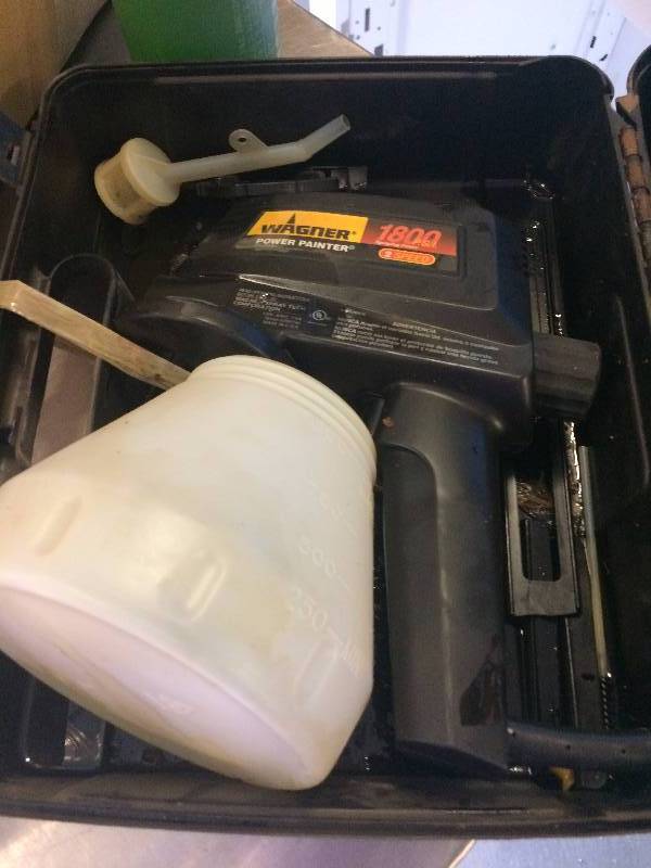 lot 18 image: Wagner Power Painter 1800 PSi Spraying Power 2 Speed 5.4 Gallons Per Hour Flow Rate WideShot Tip Convenient Carry Case Atomizer Valve 6ft Remote Suction Set Painter Sprayer - Nice Condition