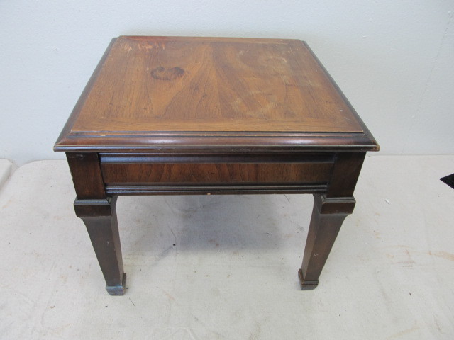 lot 14 image: Small Mid Century LANE Side Table