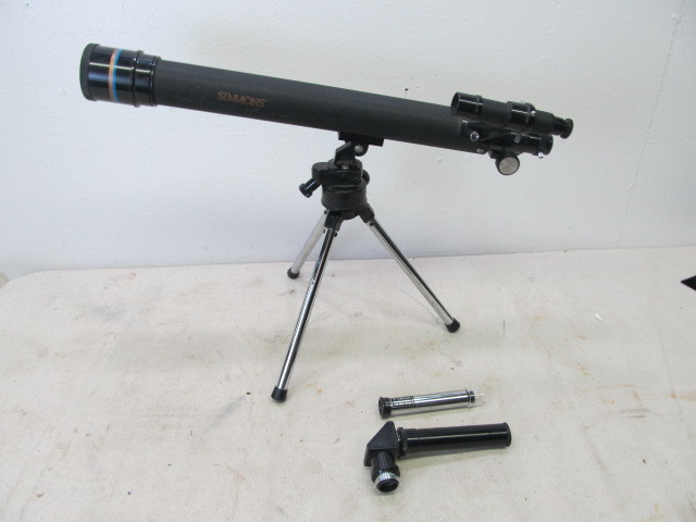lot 15 image: Simmons Model 6319 Telescope