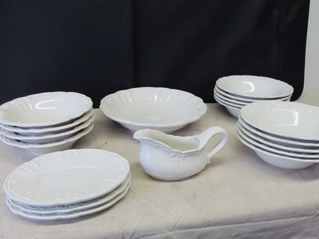 lot 20 image: Higher End Italian Ceramic Dishware