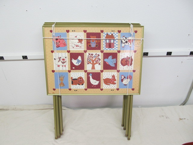 lot 24 image: Set of 4 Vintage TV Trays