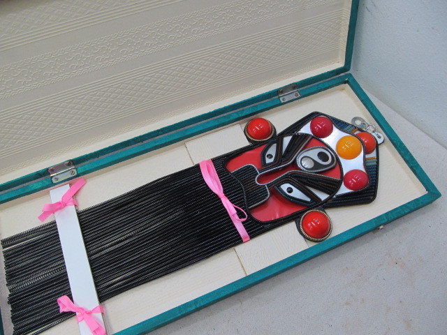 lot 32 image: Chinese Metal Mask wPresentation Case