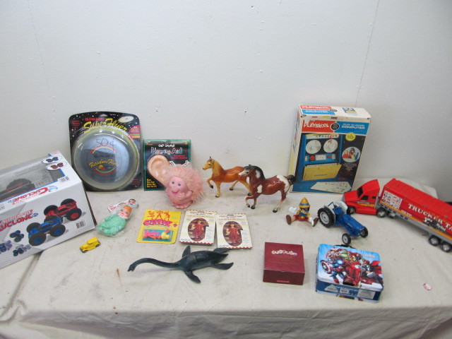 lot 33 image: Large Lot of Vintage Toys