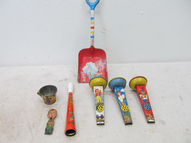 lot 39 image: Vintage Tin Toys & Noisemakers