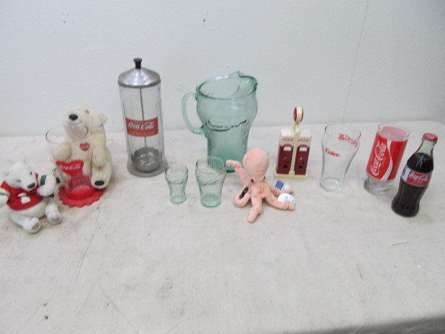 lot 49 image: Coca Cola Collectibles