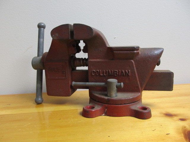 lot 55 image: Vintage Made in USA Columbian Vise