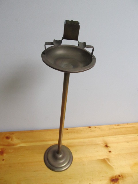 lot 59 image: Vintage Solid Brass Smoking Stand