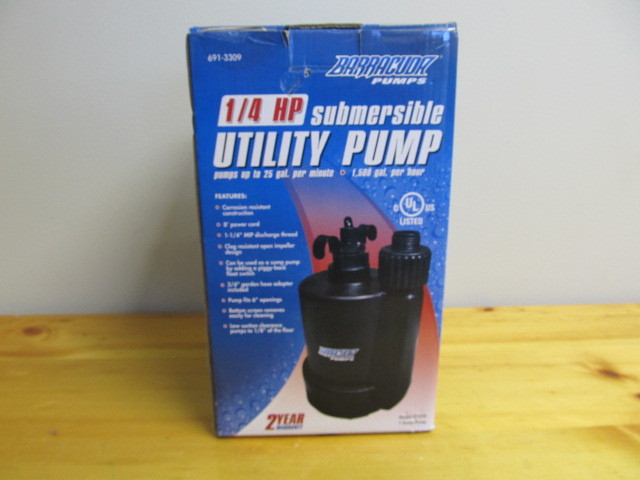 lot 61 image: NEW IN BOX Submersible Pump