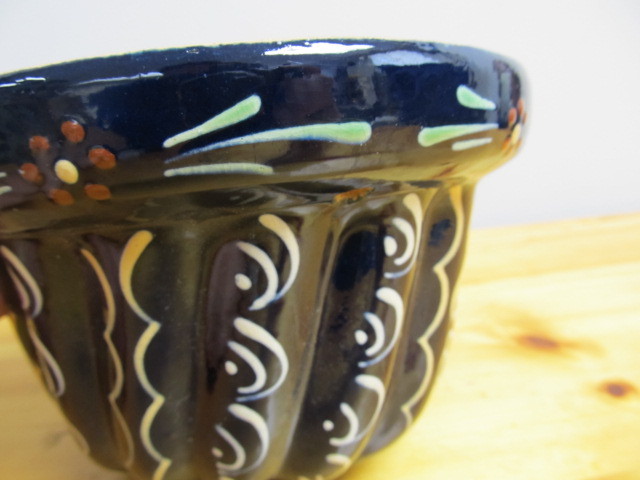 lot 65 image: Vintage Hand Decorated French Kugelhopf