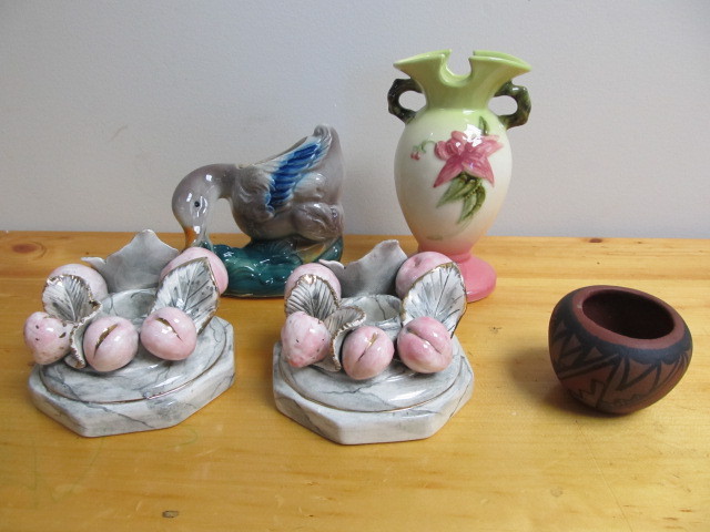 lot 67 image: Assorted Vintage&nbspPottery incl. Hull